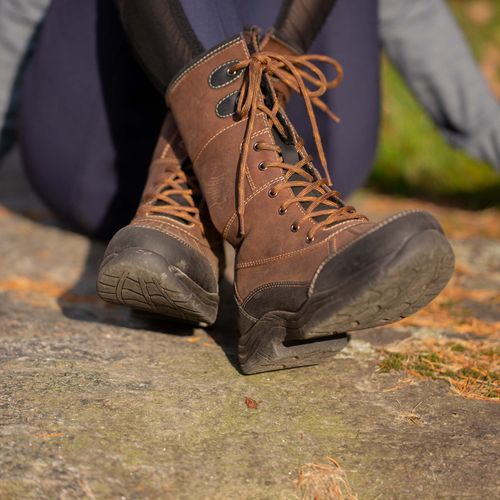 OVERSTOCK: Equinavia Women's Louisa Thinsulate Short Boots - 6.5 - Brown